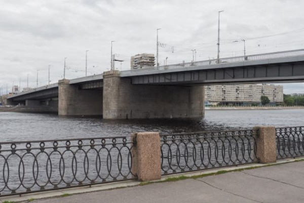 Хайп министра болтовни. Чьим именем назвали все подряд, потому что вовремя убили