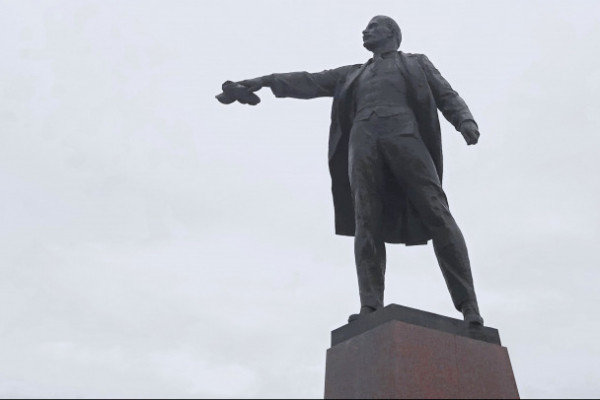 Необычайные похождения самого высокого петербургского Вождя &nbsp;