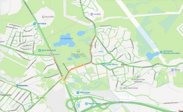 Цвет настроения &ndash; красный. Из Ленобласти в Петербург горожане прорываются по пробкам