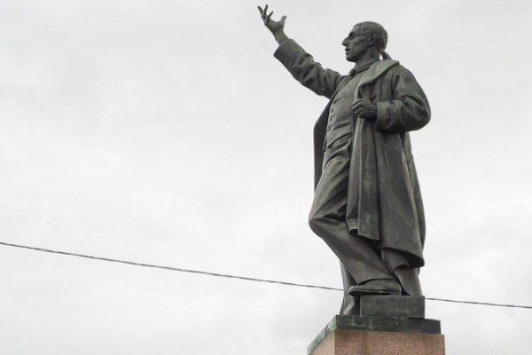 Хайп министра болтовни. Чьим именем назвали все подряд, потому что вовремя убили