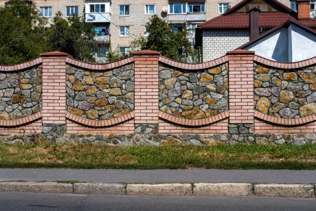 Из чего можно сделать забор для дачи