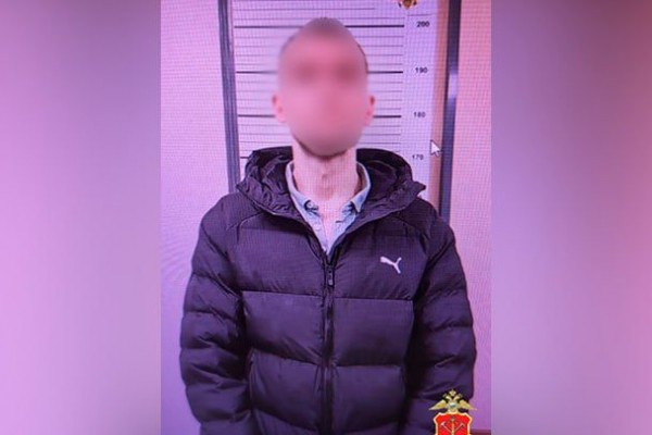 Известная схема - наоборот. Петербуржец женился на иностранке за 40 тысяч рублей, развелся, но спустя год задержан