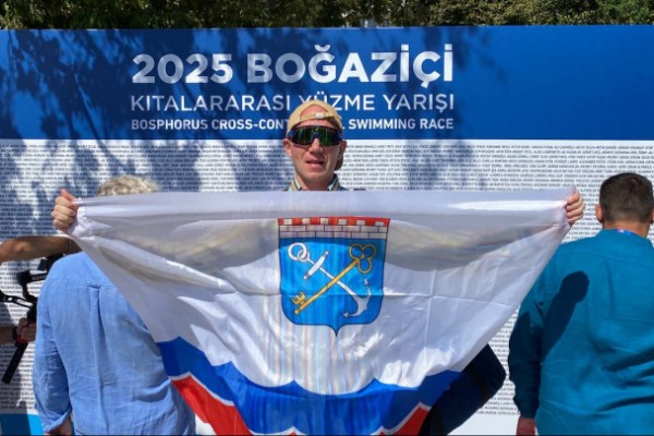 Наши люди через Босфор без флага Ленинградской области не гребут