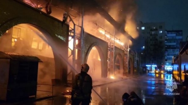 После смертельного пожара директору Правобережного рынка в Петербурге предъявили обвинение