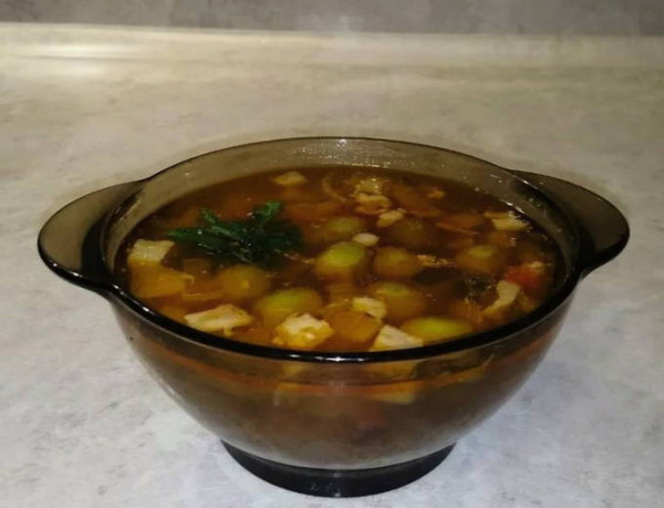 Солянка с колбасой и картошкой классическая