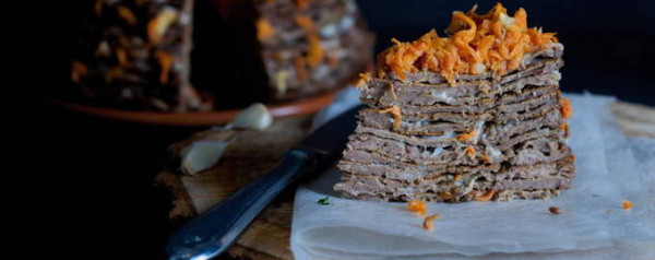 Печеночный торт из свиной печени классический