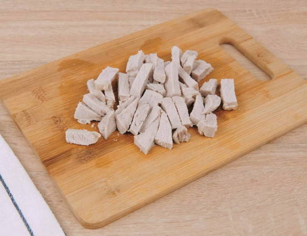 Солянка с колбасой и картошкой классическая