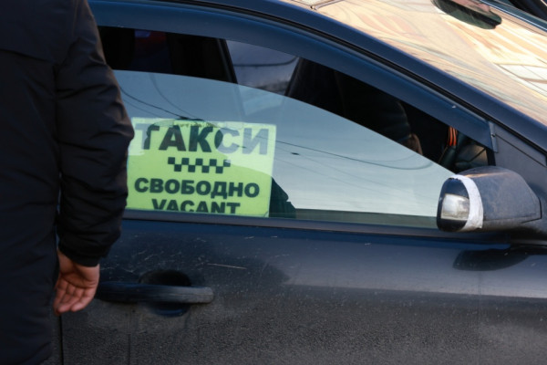 В Петербурге пассажиры напали на таксиста и забрали у него деньги В Петербурге пассажиры напали на таксиста и забрали у него деньги