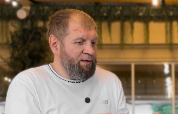 Александр Емельяненко объявил о разводе с Полиной и поделился планами на будущее Александр Емельяненко объявил о разводе с Полиной и поделился планами на будущее