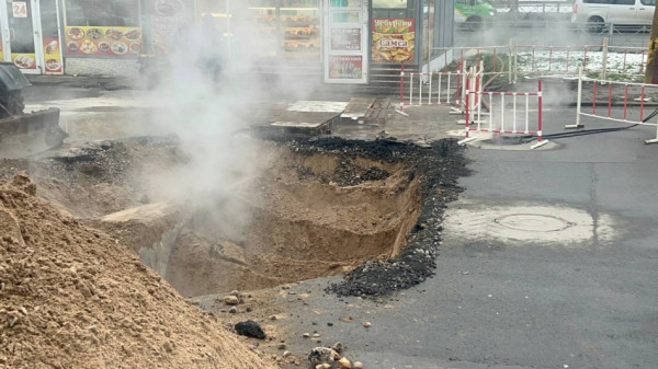 Восемь домов на Среднем проезде остались без воды из-за аварии на трубопроводе