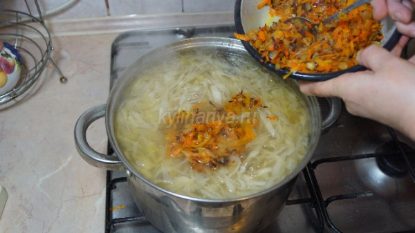 Щи из свежей капусты классические