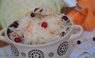 Сочная и хрустящая квашеная капуста &mdash; очень простой способ