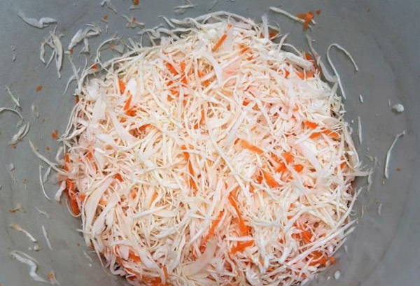 Сочная и хрустящая квашеная капуста &mdash; очень простой способ