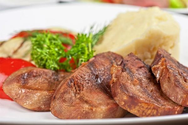 
        Ужин на сковороде. Топ-5 быстрых блюд из мяса, курицы и телятины    