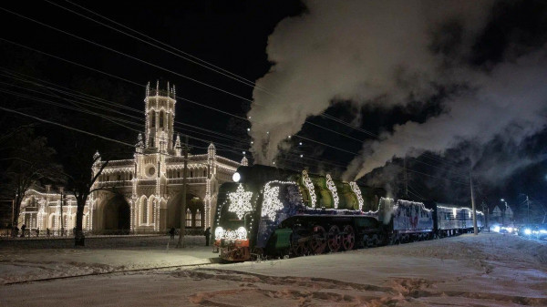 Первый день позади: поезд Деда Мороза в Новом Петергофе посетили больше 21 тысячи человек