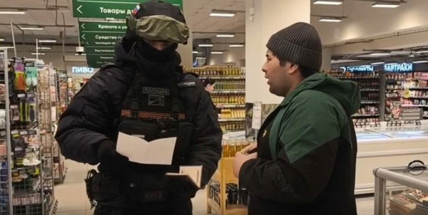 Полиция провела рейды во всех 140 петербургских «Перекрестках» — сколько нелегалов нашли Полиция провела рейды во всех 140 петербургских «Перекрестках» — сколько нелегалов нашли