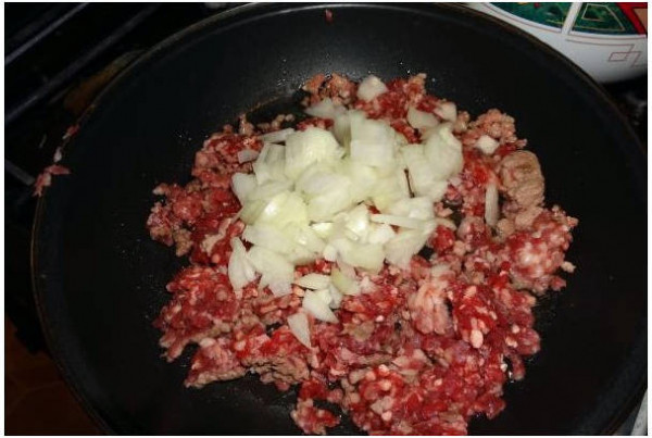Макароны по-флотски с фаршем на сковороде