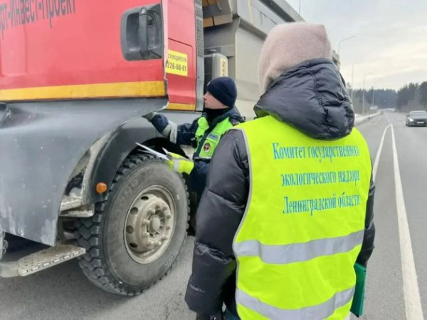 Самосвалы останавливали под Кингисеппом. Один из 15 нарушителей исправился за пару часов&nbsp;