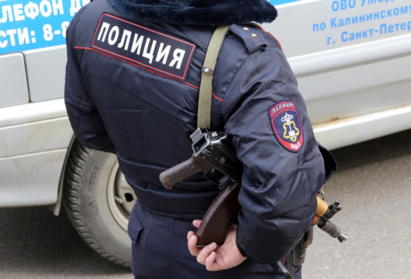 Полицейский и его сообщник задержаны в Петербурге за нападение на наркоторговца