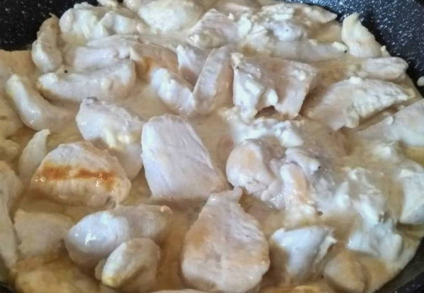 Филе куриной грудки на сковороде Филе куриной грудки на сковороде