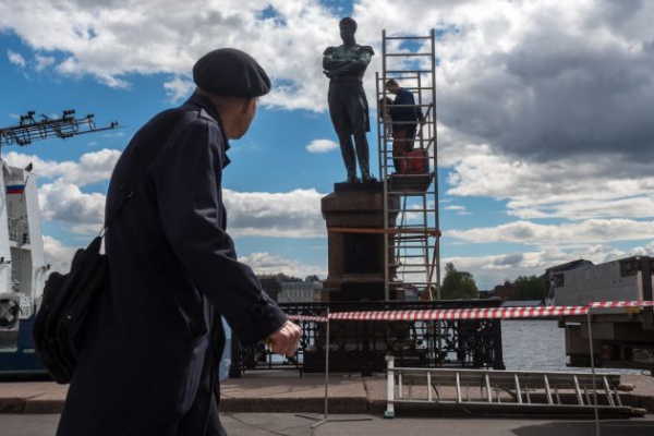 Блеск и эротика визитной карточки Петербурга. Зачем начищать фаллический символ адмирала Блеск и эротика визитной карточки Петербурга. Зачем начищать фаллический символ адмирала