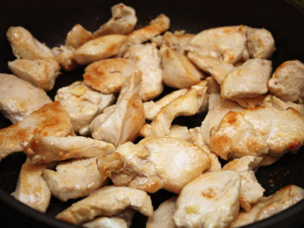 Филе куриной грудки на сковороде Филе куриной грудки на сковороде