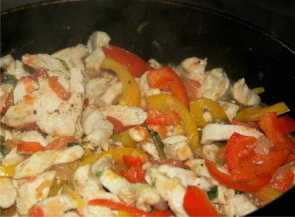 Филе куриной грудки на сковороде Филе куриной грудки на сковороде