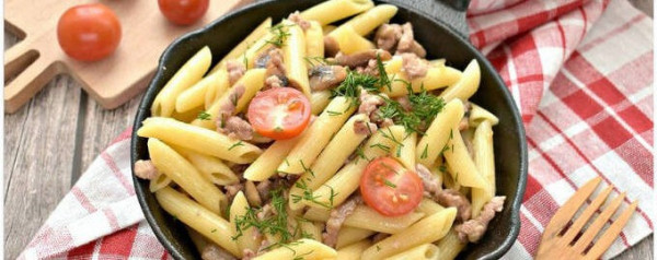 Макароны по-флотски с фаршем на сковороде
