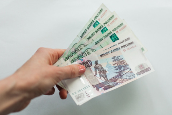 Власти России хотят изменить структуру зарплат учителей и воспитателей
