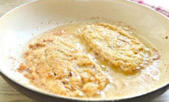 Филе куриной грудки на сковороде Филе куриной грудки на сковороде