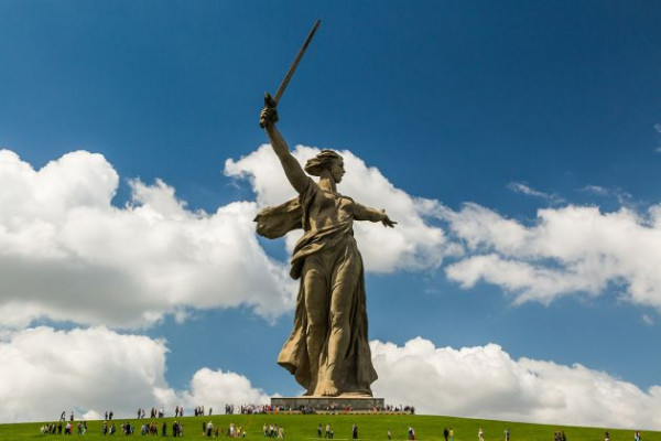 «Ну они и заткнулись». Он ответил, почему у Родины-Матери открыт рот «Ну они и заткнулись». Он ответил, почему у Родины-Матери открыт рот