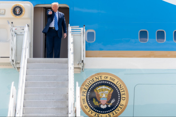 Трамп высказался об Иране: &laquo;Мы еще даже не начали сильно по ним бить&raquo;