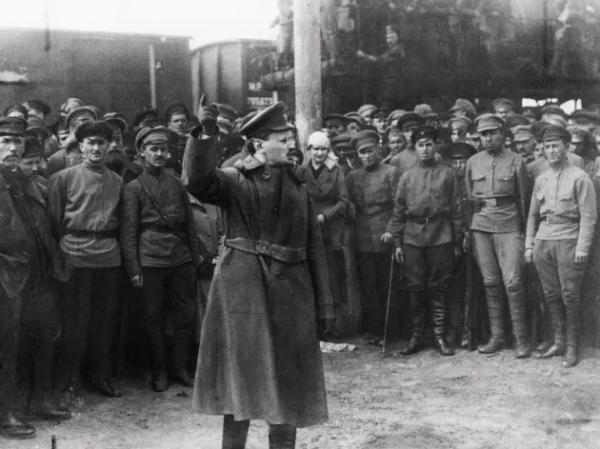 Найдите различия со Штирлицем. Семнадцать мгновений разведчика Аралова