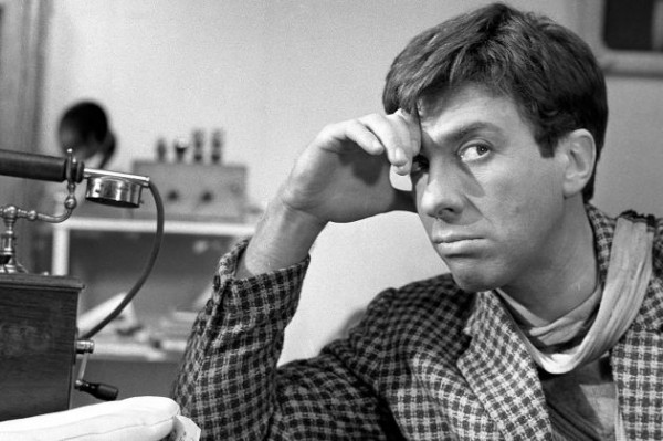Остап Бендер, он же - девушка из варьете. 20 раз по 12 стульев Остап Бендер, он же - девушка из варьете. 20 раз по 12 стульев