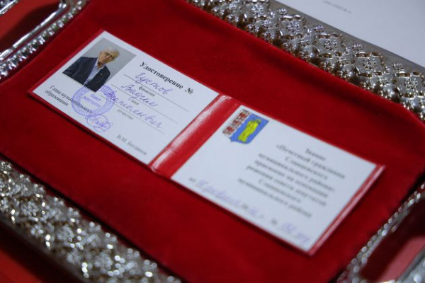 Первому губернатору Ленобласти присвоили почетное звание в Сланцевском районе