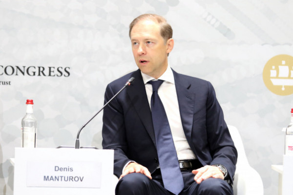 Мантуров заявил о планах России по освоению Венеры