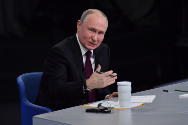 Путин поручил дать кредитные каникулы бойцам, которые отражали вторжение в приграничье Путин поручил дать кредитные каникулы бойцам, которые отражали вторжение в приграничье