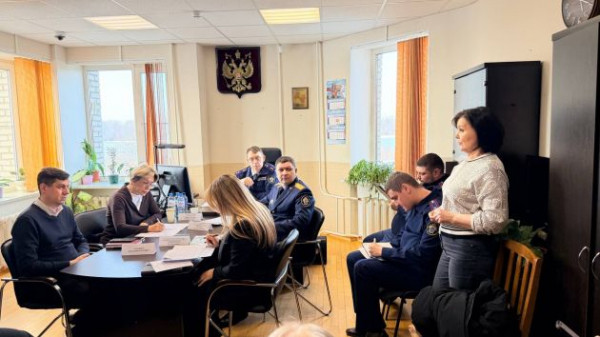 Десант во главе с генерал-лейтенантом СК прибыл на дурной запах в Киришах, есть задержанный Десант во главе с генерал-лейтенантом СК прибыл на дурной запах в Киришах, есть задержанный