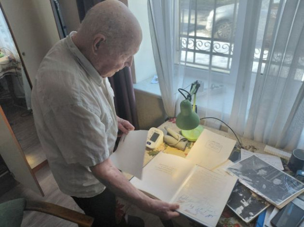 &laquo;Внизу уже пели &laquo;Прощайте, товарищи!&raquo;. &laquo;Отец&raquo; спасателей-подводников вспоминает
