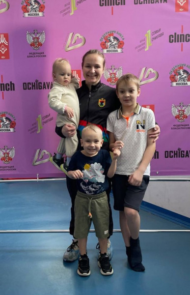 Многодетные бьют быстрей. Как в 33 быть матерью и чемпионкой в боксе