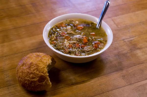 
        Щи из сныти и лебеды. Как сорняки спасали русскую кухню весной    