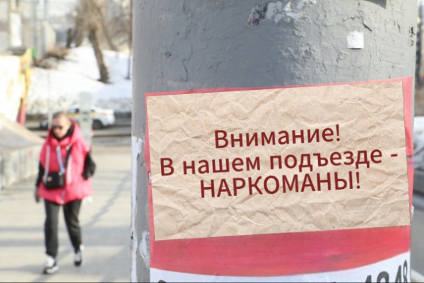 Жители Коммунара хотят помощи Дрозденко, чтоб разобраться с дебошами наркоманов в подъезде Жители Коммунара хотят помощи Дрозденко, чтоб разобраться с дебошами наркоманов в подъезде