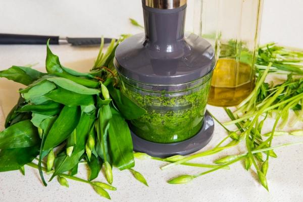 
        Растут под ногами. Что такое дикоросы и какие блюда из них приготовить    