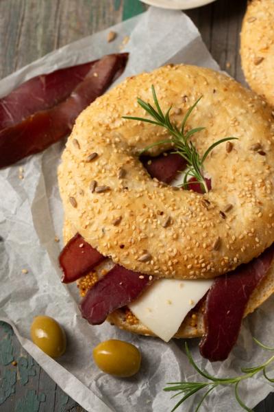 
        Бастурма и ее родственники. Как вяленое мясо стало гастрономическим трендом    