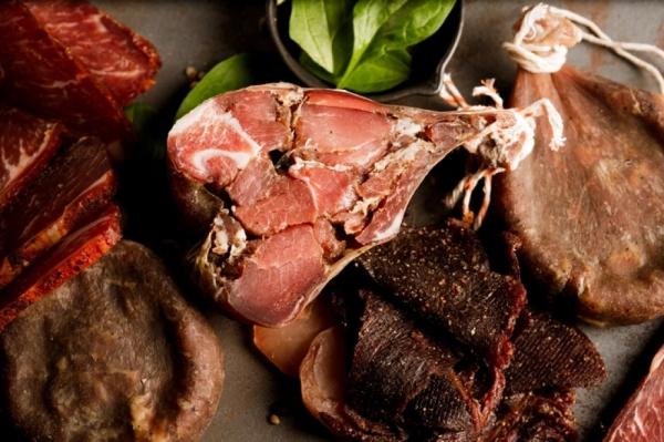 
        Бастурма и ее родственники. Как вяленое мясо стало гастрономическим трендом    