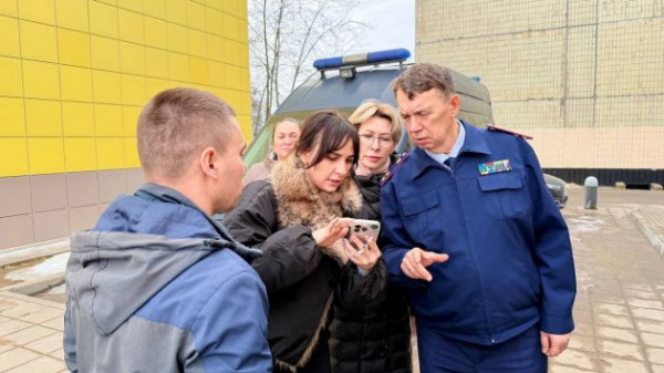 Десант во главе с генерал-лейтенантом СК прибыл на дурной запах в Киришах, есть задержанный Десант во главе с генерал-лейтенантом СК прибыл на дурной запах в Киришах, есть задержанный