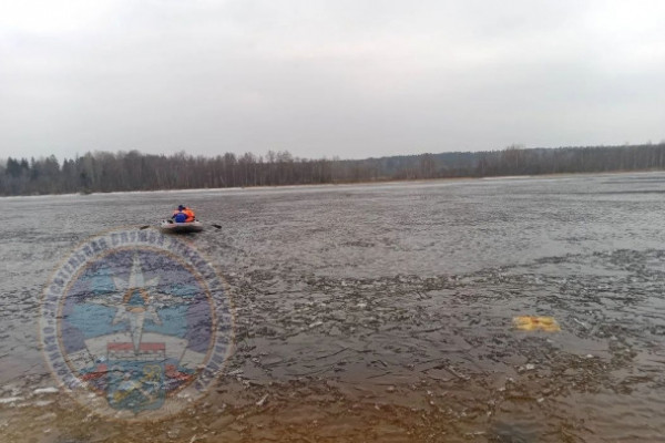 На 13-й день поисков из реки под Приозерском подняли тело рыбака На 13-й день поисков из реки под Приозерском подняли тело рыбака