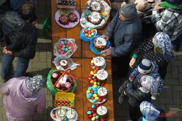 
        Готовимся к Пасхе. Печем куличи в микроволновке, с мятой и чаем матча    