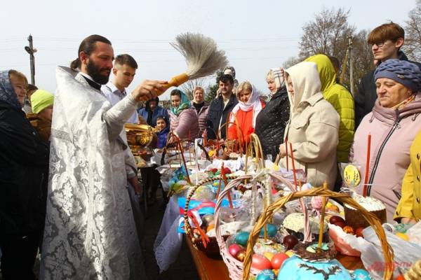 
        Готовимся к Пасхе. Печем куличи в микроволновке, с мятой и чаем матча    