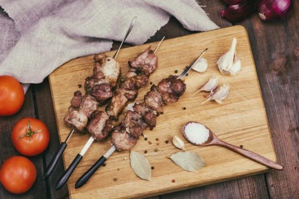 
        Вкусная, но опасная корочка. Как снизить вред жареного мяса    